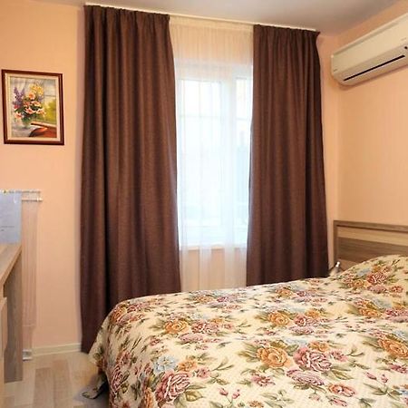 Къщата С Чешмата Lägenhet Veliko Tărnovo Exteriör bild