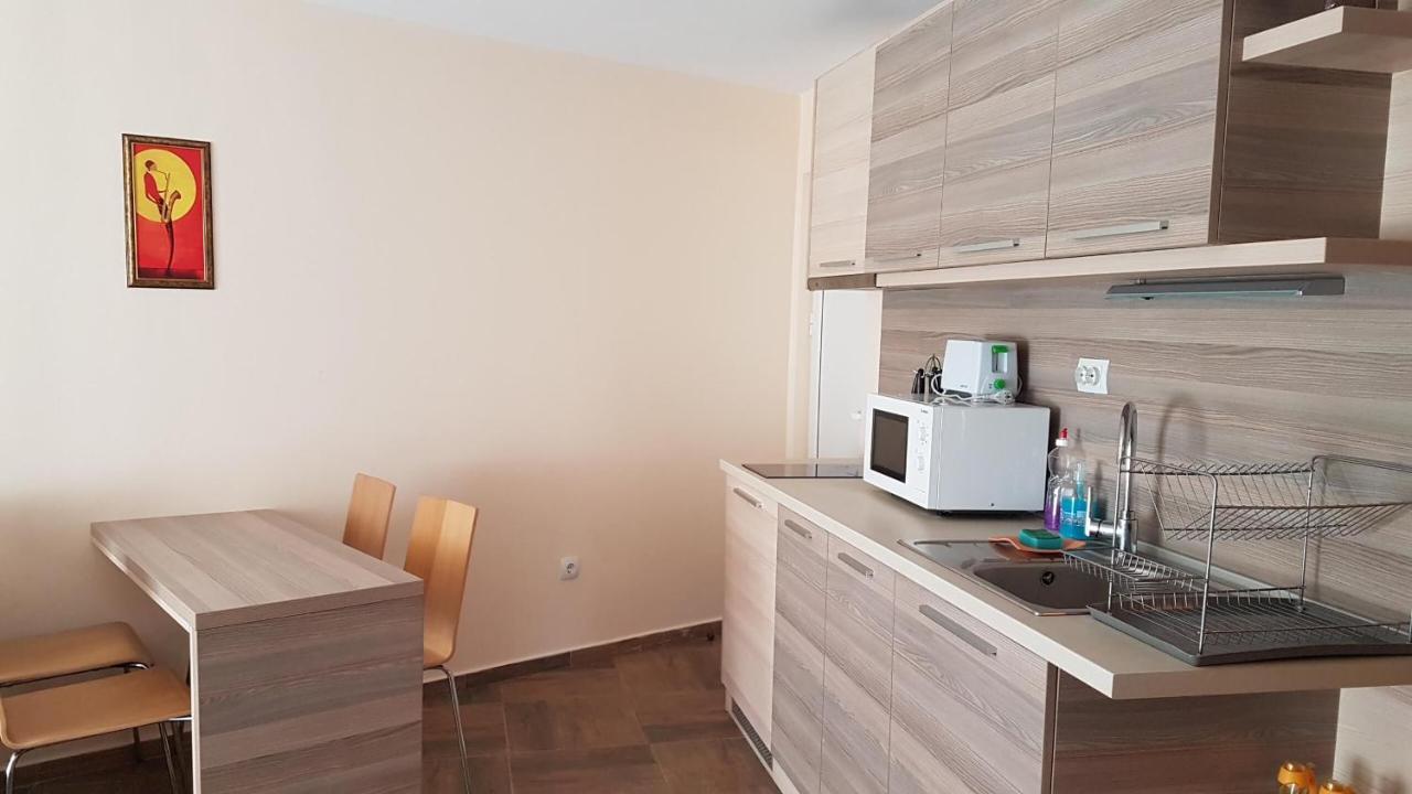 Къщата С Чешмата Lägenhet Veliko Tărnovo Exteriör bild
