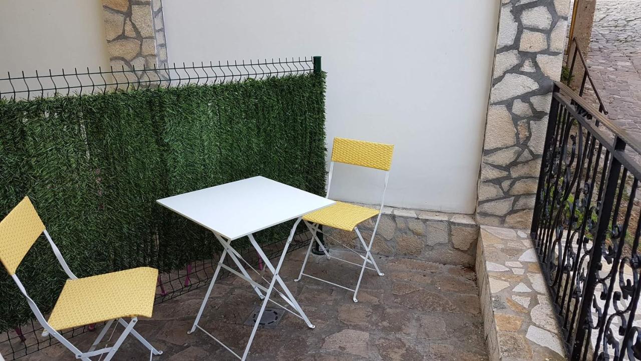 Къщата С Чешмата Lägenhet Veliko Tărnovo Exteriör bild