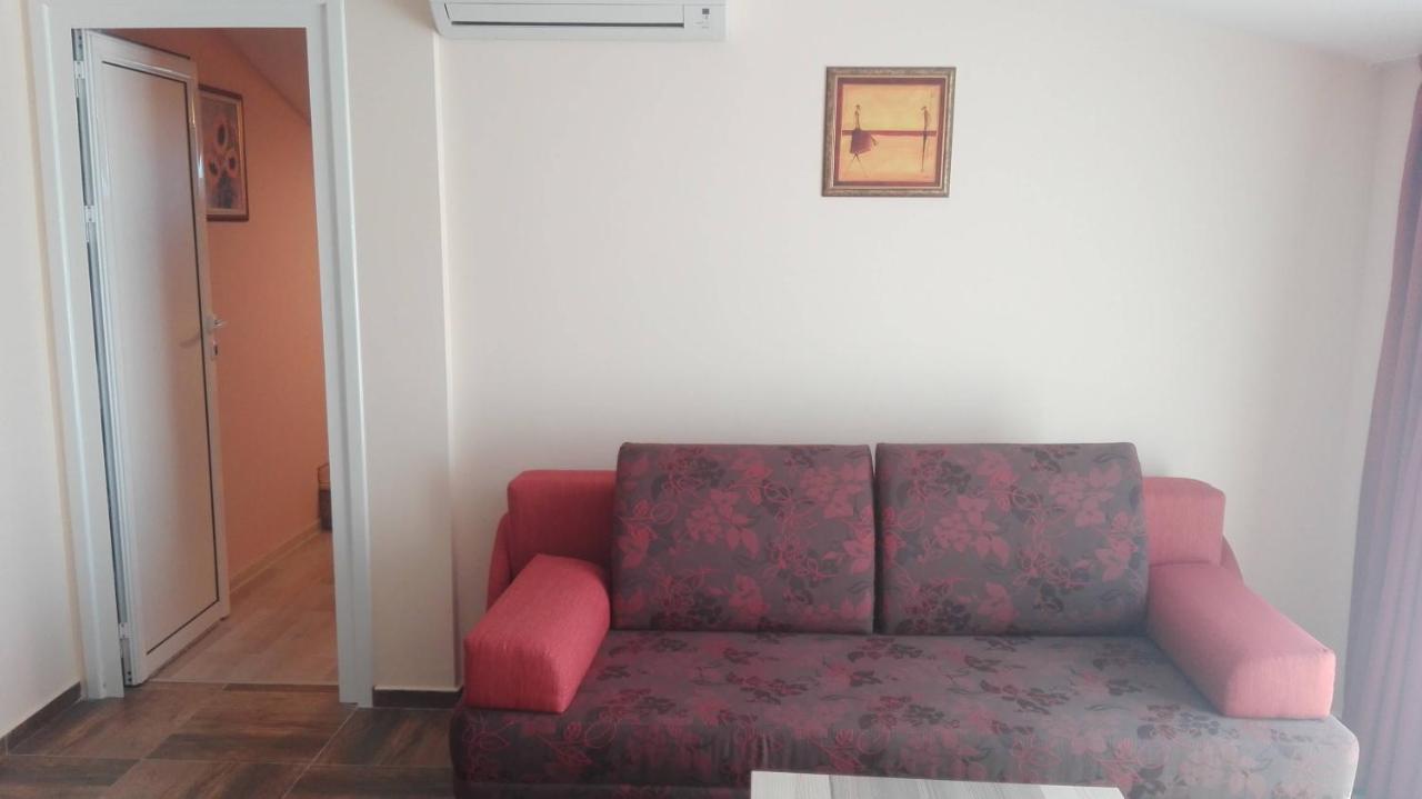 Къщата С Чешмата Lägenhet Veliko Tărnovo Exteriör bild