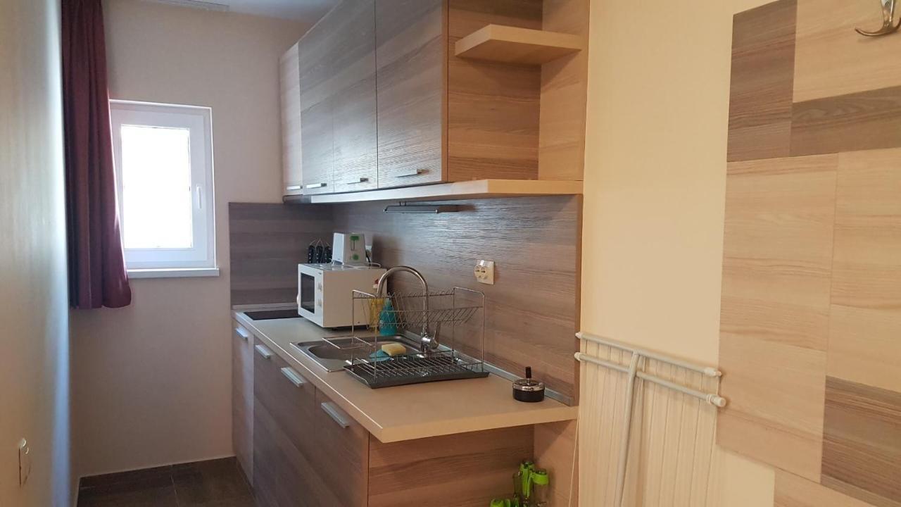 Къщата С Чешмата Lägenhet Veliko Tărnovo Exteriör bild