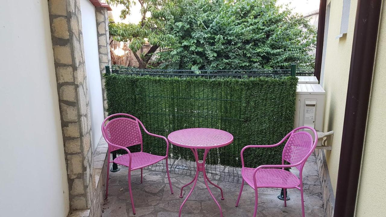 Къщата С Чешмата Lägenhet Veliko Tărnovo Exteriör bild