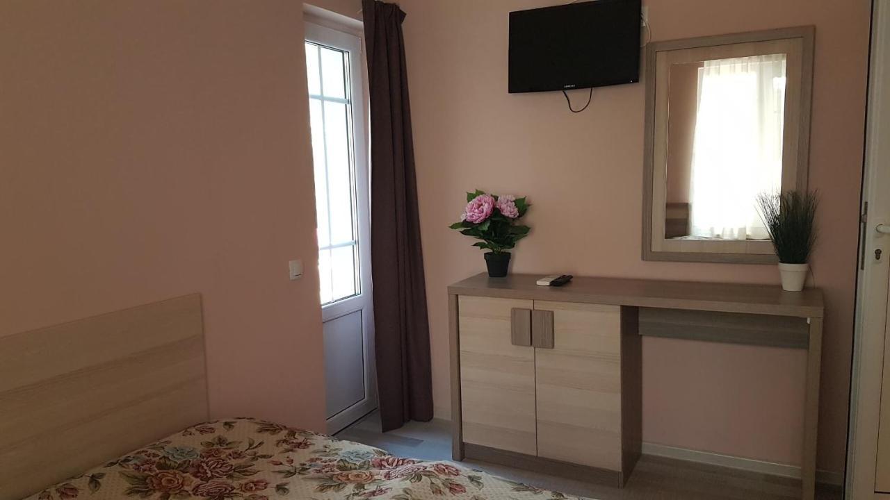 Къщата С Чешмата Lägenhet Veliko Tărnovo Exteriör bild
