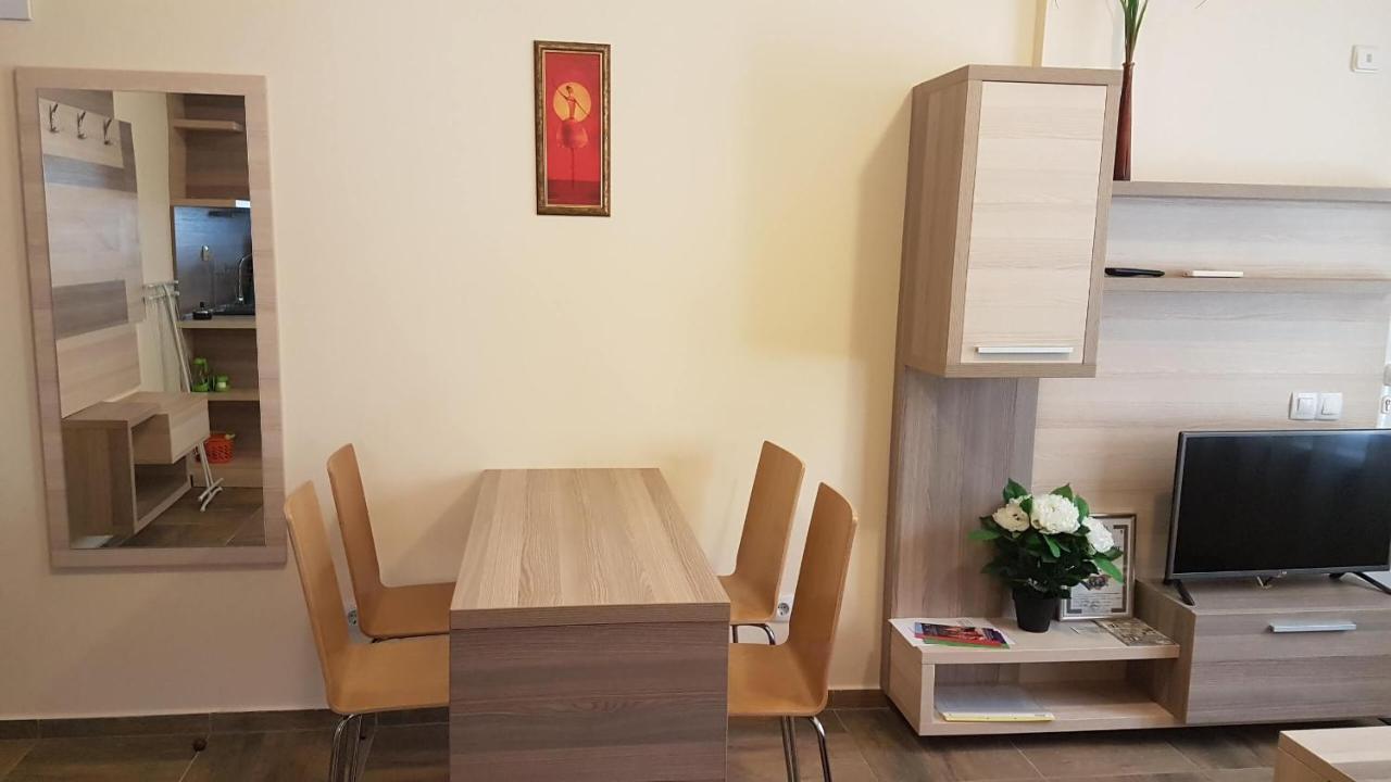 Къщата С Чешмата Lägenhet Veliko Tărnovo Exteriör bild