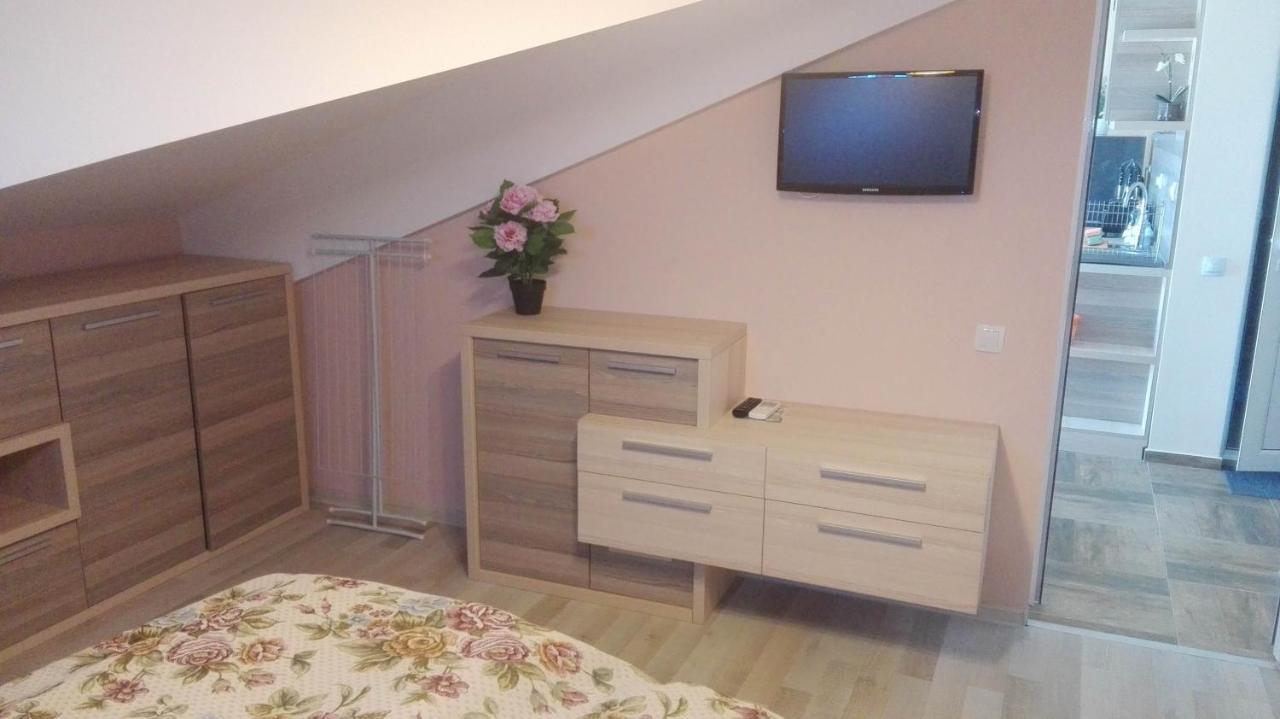 Къщата С Чешмата Lägenhet Veliko Tărnovo Exteriör bild
