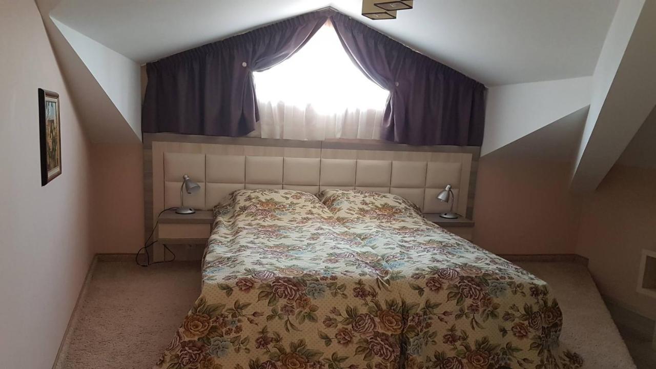 Къщата С Чешмата Lägenhet Veliko Tărnovo Exteriör bild